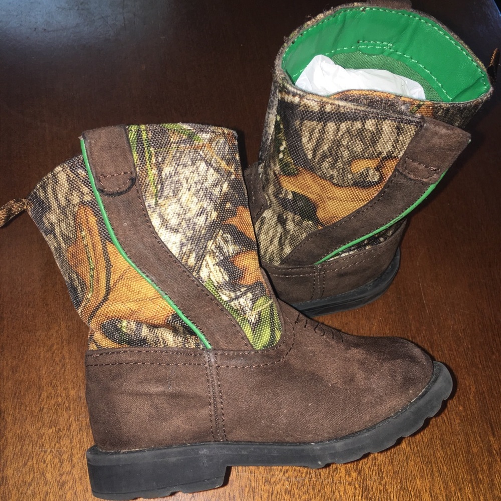 Boys size 6 toddler Mossy Oak boots